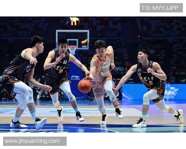 上海男篮迎战火箭队期待精彩对决与篮球盛宴的激情碰撞 上海男篮迎战火箭队期待精彩对决与篮球盛宴的激情碰撞