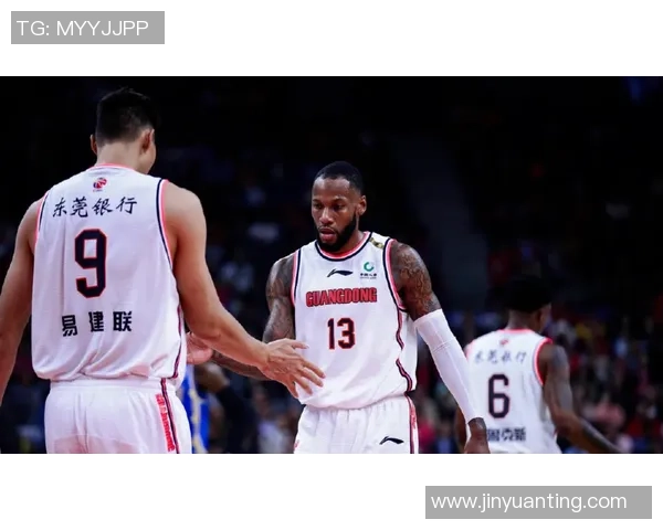 WNBA飞马队与银星队激战正酣谁将赢得这场精彩对决 WNBA飞马队与银星队激战正酣谁将赢得这场精彩对决