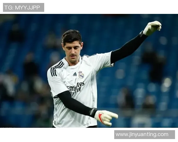 库尔图瓦的守门艺术与足球世界的传奇之路探索 库尔图瓦的守门艺术与足球世界的传奇之路探索