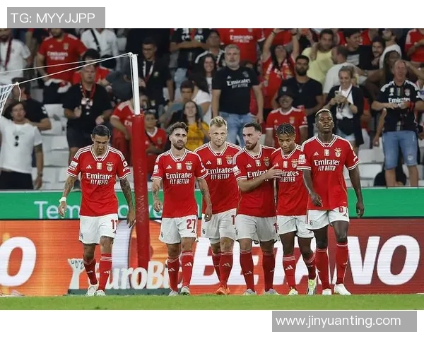 汉诺威与卡尔斯的精彩对决揭示足球战术与团队合作的魅力 汉诺威与卡尔斯的精彩对决揭示足球战术与团队合作的魅力